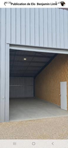 Photo de l'annonce : Espace intérieur avec sol en béton