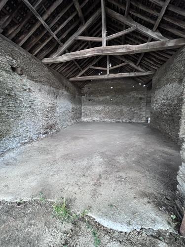 Photo de l'annonce : Espace couvert avec sol en béton