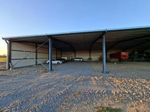 Photo de l'annonce : Espace couvert avec sol en gravier