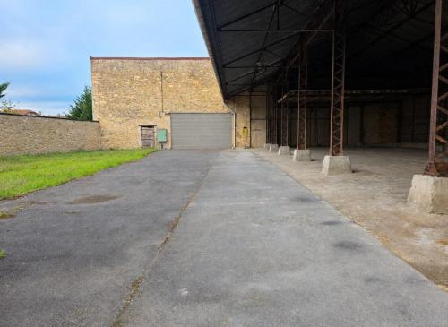 Photo de l'annonce : Espace extérieur plein air avec sol en terre