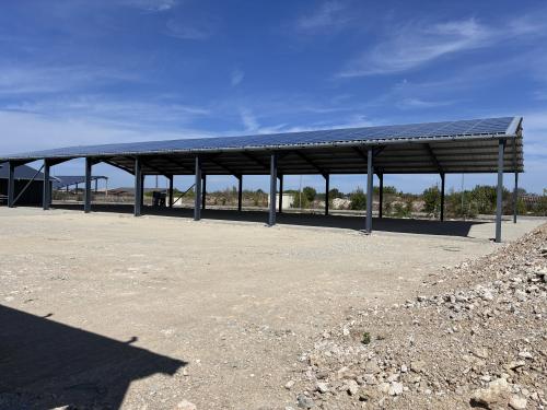Photo de l'annonce : Espace couvert avec sol en gravier compacté